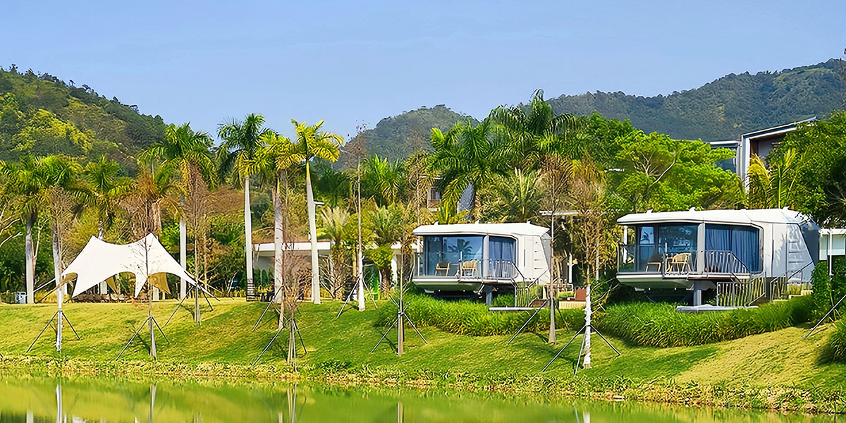 vacation hotels space capsule house