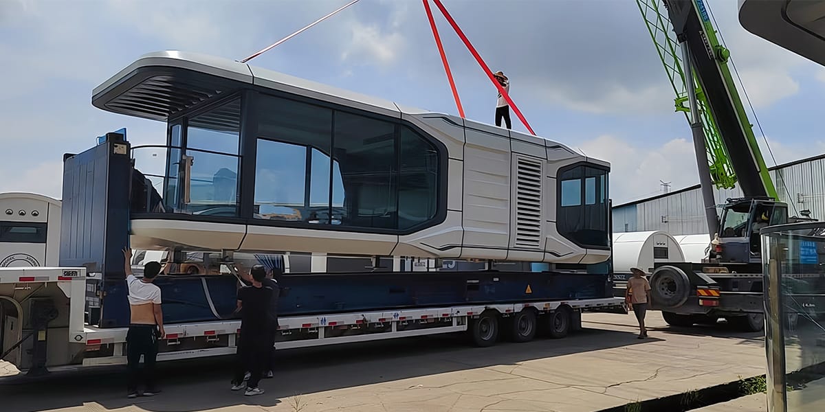 Prefab Capsule Houses Prefabrication and Assembly