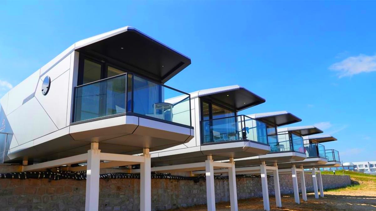 urban floating capsule house