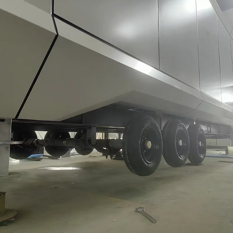 капсульный контейнерный дом с колесами