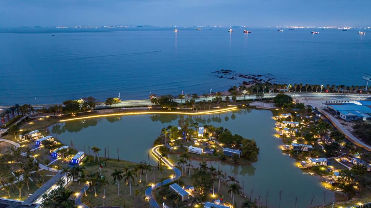 luxury glamping capsule house